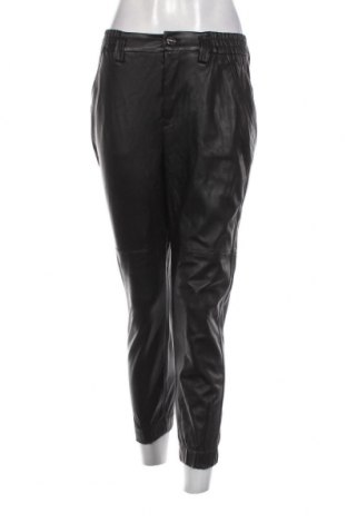 Γυναικείο παντελόνι δερμάτινο Bershka, Μέγεθος S, Χρώμα Μαύρο, Τιμή 4,13 €