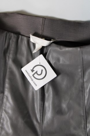 Дамски кожен панталон H&M, Размер M, Цвят Сив, Цена 11,31 лв.