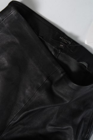 Дамски панталон Selected Femme, Размер XS, Цвят Черен, Цена 8,93 лв.