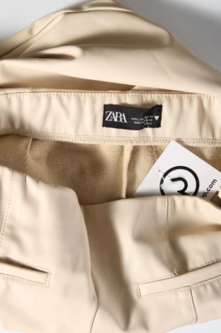 Дамски кожен панталон Zara, Размер M, Цвят Екрю, Цена 24,00 лв.