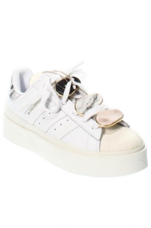 Дамски обувки Adidas Originals, Размер 37, Цвят Бял, Цена 203,00 лв.