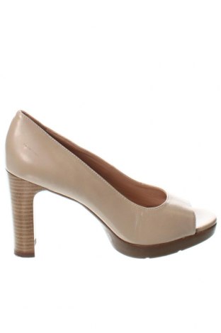 Дамски обувки Geox, Размер 39, Цвят Бежов, Цена 98,33 лв.