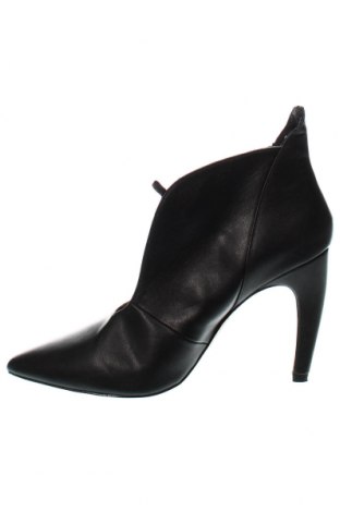 Дамски обувки Reserved, Размер 41, Цвят Черен, Цена 62,00 лв.
