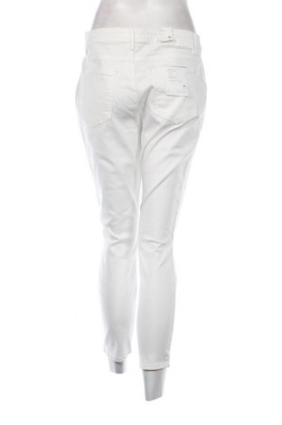 Дамски панталон Brax, Размер M, Цвят Бял, Цена 74,46 лв.