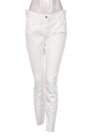 Дамски панталон Fiorella Rubino, Размер M, Цвят Бял, Цена 78,84 лв.