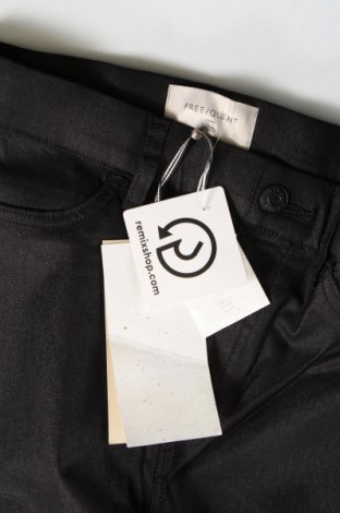 Dámské kalhoty  Free Quent, Velikost XS, Barva Černá, Cena  135,00 Kč