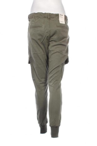 Дамски панталон Pepe Jeans, Размер M, Цвят Зелен, Цена 70,08 лв.