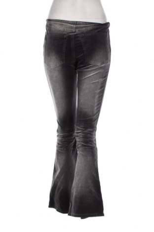 Γυναικείο παντελόνι Weekday, Μέγεθος S, Χρώμα Γκρί, Τιμή 4,23 €