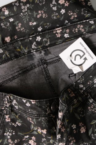 Γυναικείο παντελόνι Yessica, Μέγεθος XL, Χρώμα Πολύχρωμο, Τιμή 8,07 €