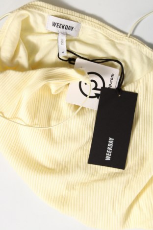 Γυναικείο αμάνικο μπλουζάκι Weekday, Μέγεθος M, Χρώμα Κίτρινο, Τιμή 6,82 €