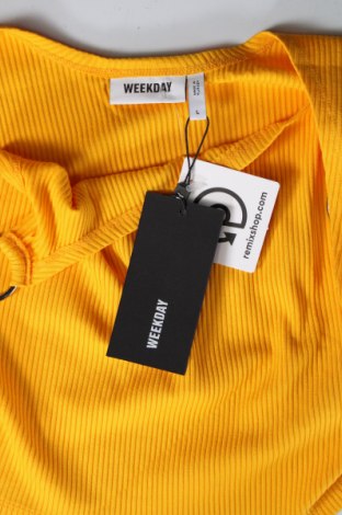 Γυναικείο αμάνικο μπλουζάκι Weekday, Μέγεθος L, Χρώμα Κίτρινο, Τιμή 4,65 €