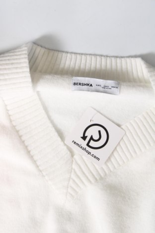 Дамски пуловер Bershka, Размер S, Цвят Бял, Цена 4,35 лв.