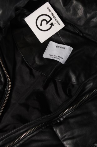 Γυναικείο μπουφάν Bershka, Μέγεθος S, Χρώμα Μαύρο, Τιμή 20,45 €