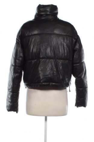 Γυναικείο μπουφάν Bershka, Μέγεθος S, Χρώμα Μαύρο, Τιμή 20,45 €