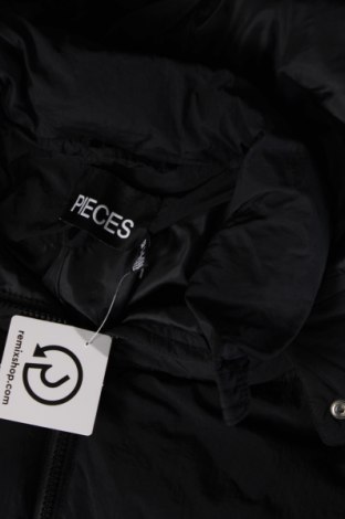 Γυναικείο μπουφάν Pieces, Μέγεθος M, Χρώμα Μαύρο, Τιμή 23,97 €