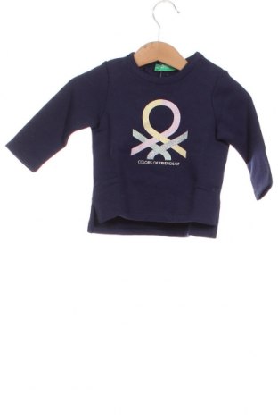 Детска блуза United Colors Of Benetton, Размер 3-6m/ 62-68 см, Цвят Син, Цена 14,10 лв.