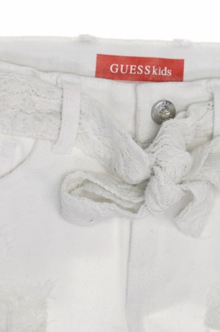 Παιδικό κοντό παντελόνι Guess, Μέγεθος 18-24m/ 86-98 εκ., Χρώμα Λευκό, Τιμή 21,29 €