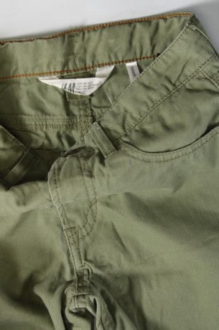 Kinder Shorts H&M, Größe 7-8y/ 128-134 cm, Farbe Grün, Preis 7,22 €