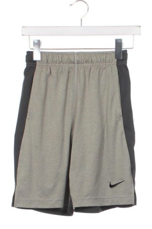 Παιδικό κοντό παντελόνι Nike, Μέγεθος 8-9y/ 134-140 εκ., Χρώμα Πράσινο, Τιμή 14,32 €