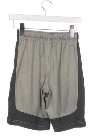 Pantaloni scurți pentru copii Nike, Mărime 8-9y/ 134-140 cm, Culoare Verde, Preț 71,43 Lei