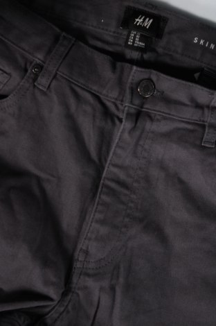 Мъжки дънки H&M, Размер M, Цвят Сив, Цена 11,31 лв.