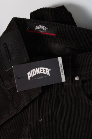 Herren Jeans Pioneer, Größe L, Farbe Grün, Preis 12,11 €