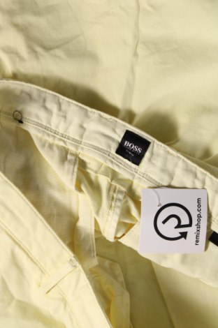 Pantaloni scurți de bărbați Hugo Boss, Mărime L, Culoare Galben, Preț 261,65 Lei