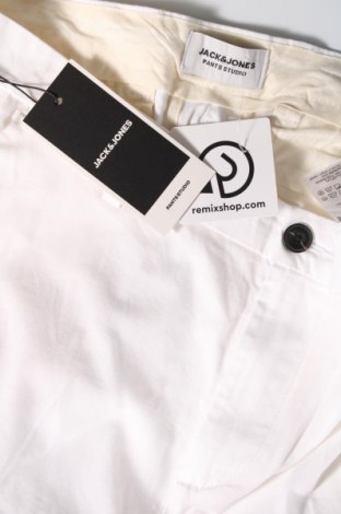 Ανδρικό κοντό παντελόνι Jack & Jones, Μέγεθος L, Χρώμα Λευκό, Τιμή 27,84 €