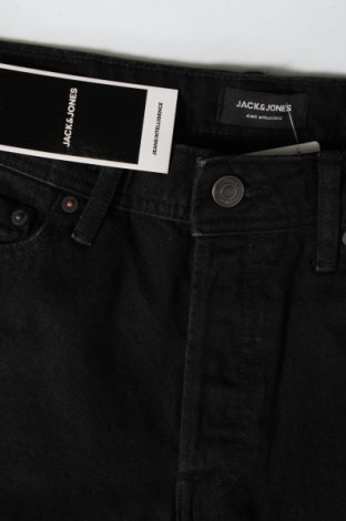 Мъжки къс панталон Jack & Jones, Размер S, Цвят Черен, Цена 54,00 лв.