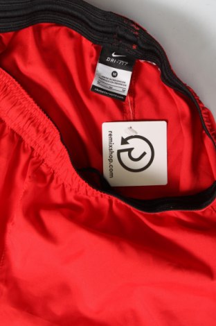 Pantaloni scurți de bărbați Nike, Mărime M, Culoare Roșu, Preț 111,84 Lei