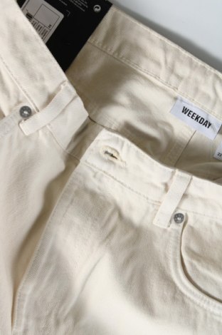 Мъжки къс панталон Weekday, Размер M, Цвят Екрю, Цена 56,00 лв.