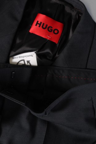 Мъжки костюм Hugo Boss, Размер L, Цвят Сив, Цена 619,00 лв.