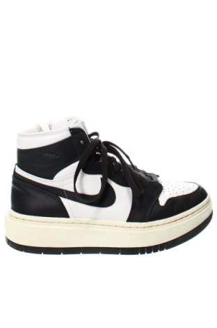 Мъжки обувки Air Jordan Nike, Размер 42, Цвят Многоцветен, Цена 174,25 лв.