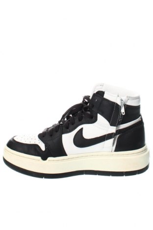 Мъжки обувки Air Jordan Nike, Размер 42, Цвят Многоцветен, Цена 174,25 лв.