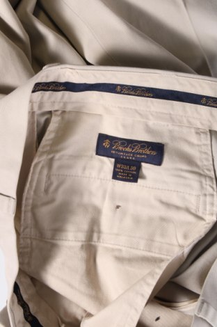 Мъжки панталон Brooks Brothers, Размер M, Цвят Бежов, Цена 57,62 лв.