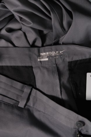 Ανδρικό παντελόνι Nike Golf, Μέγεθος M, Χρώμα Γκρί, Τιμή 32,78 €