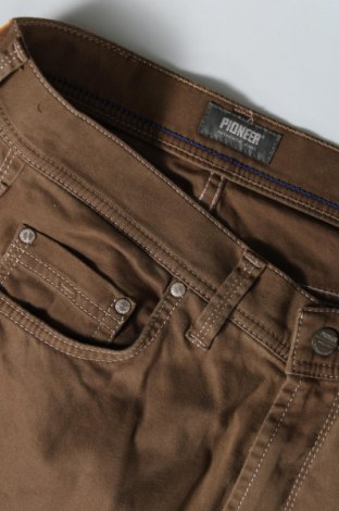 Мъжки панталон Pioneer, Размер M, Цвят Бежов, Цена 11,20 лв.