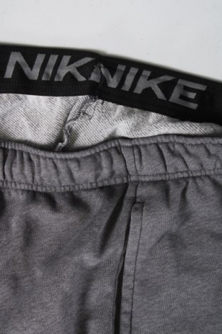 Ανδρικό αθλητικό παντελόνι Nike, Μέγεθος S, Χρώμα Γκρί, Τιμή 21,65 €