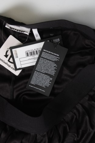 Пола - панталон Weekday, Размер M, Цвят Черен, Цена 15,08 лв.