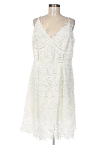 Kleid City Chic, Größe M, Farbe Weiß, Preis 12,11 €