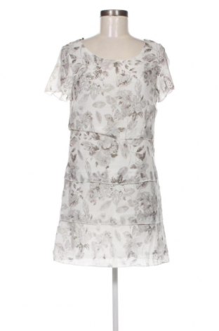 Kleid Creation L, Größe M, Farbe Weiß, Preis € 11,55