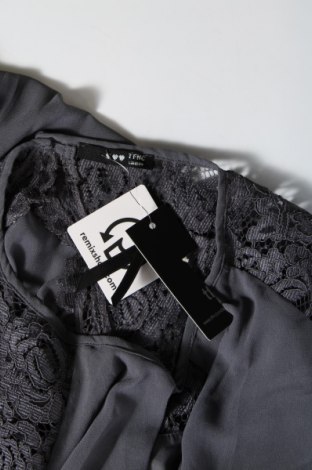 Kleid TFNC London, Größe XXL, Farbe Grau, Preis 47,26 €