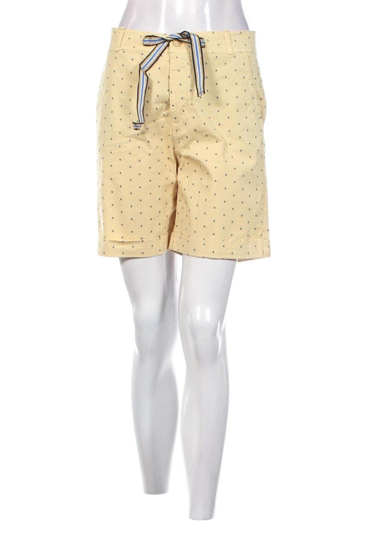 Дамски къс панталон La Martina, Размер M, Цвят Жълт, Цена 40,80 лв.