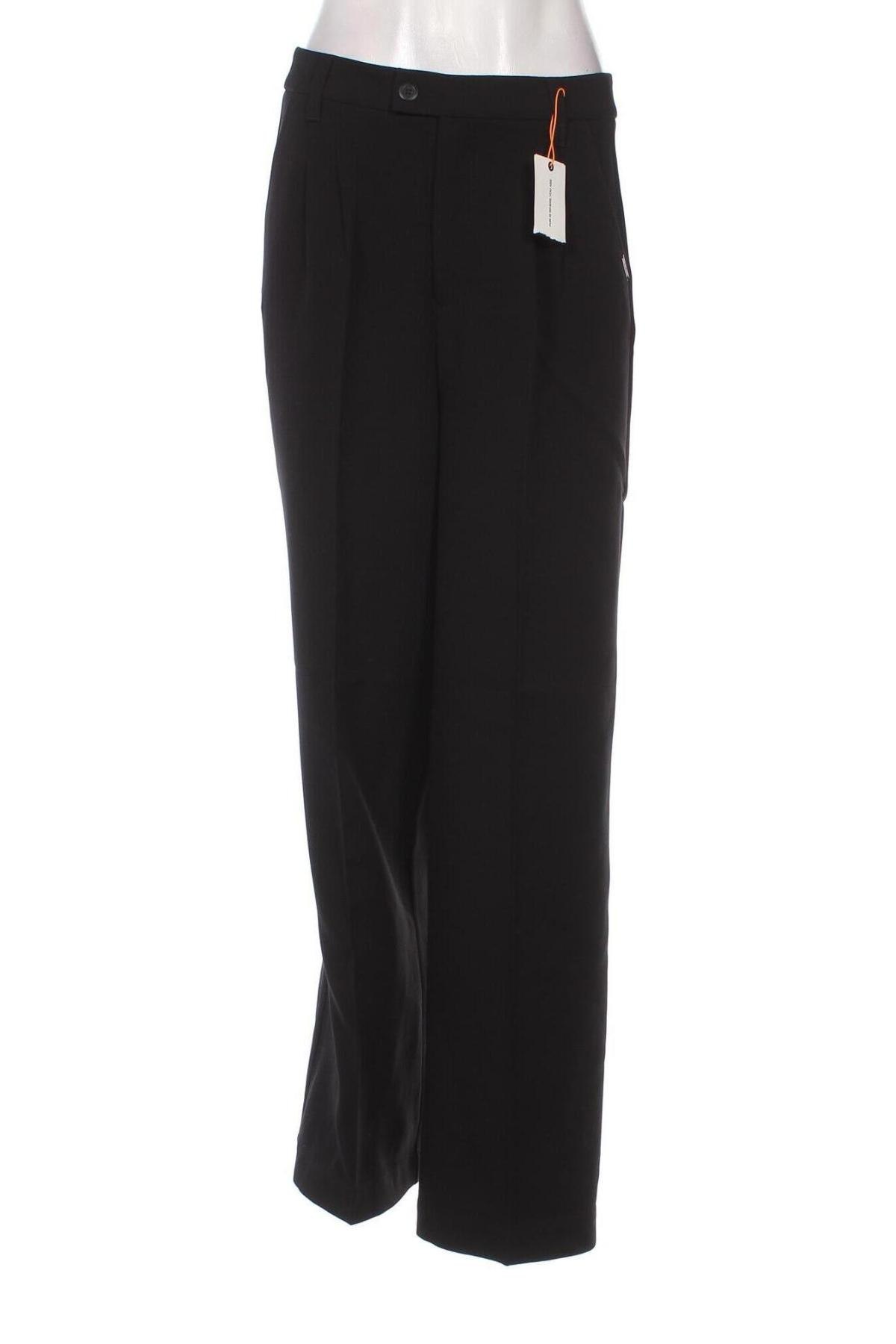 Pantaloni de femei Q/S by S.Oliver, Mărime S, Culoare Negru, Preț 97,30 Lei