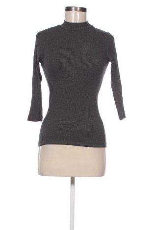 Dámská halenka Stradivarius, Velikost S, Barva Šedá, Cena  89,00 Kč