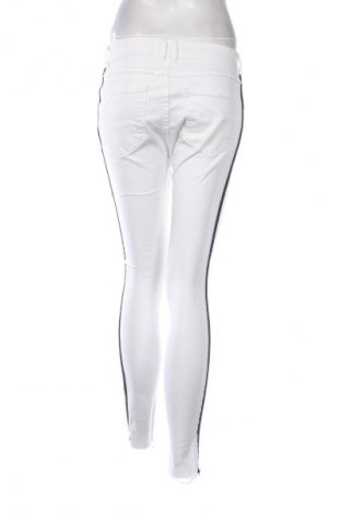 Damen Jeans Amisu, Größe M, Farbe Weiß, Preis € 6,99