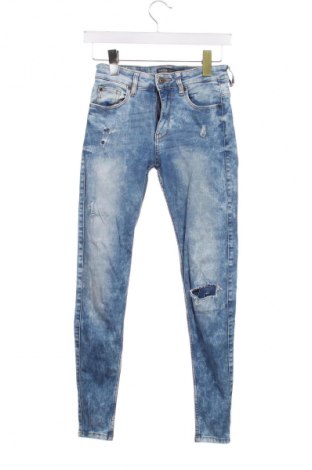 Γυναικείο Τζίν Bershka, Μέγεθος S, Χρώμα Μπλέ, Τιμή 6,99 €