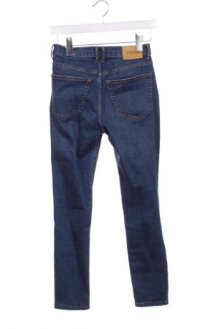 Damskie jeansy Pull&Bear, Rozmiar XS, Kolor Niebieski, Cena 26,99 zł