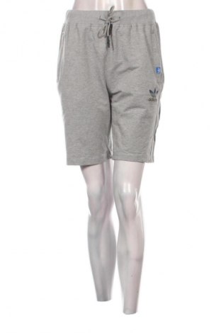 Pantaloni scurți de femei Adidas, Mărime L, Culoare Gri, Preț 94,99 Lei