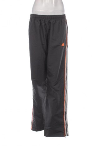 Дамско спортно долнище Adidas, Размер XL, Цвят Сив, Цена 61,99 лв.